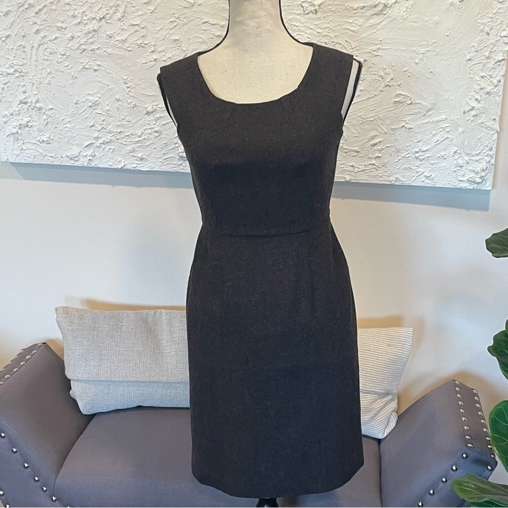 Banana Republic Sheath Brown Dress Wool Blend Size 2 Sleeveless Career NEW NWT.